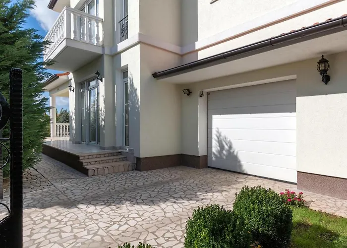 Awesome Home In Pula With Outdoor Swimming Pool